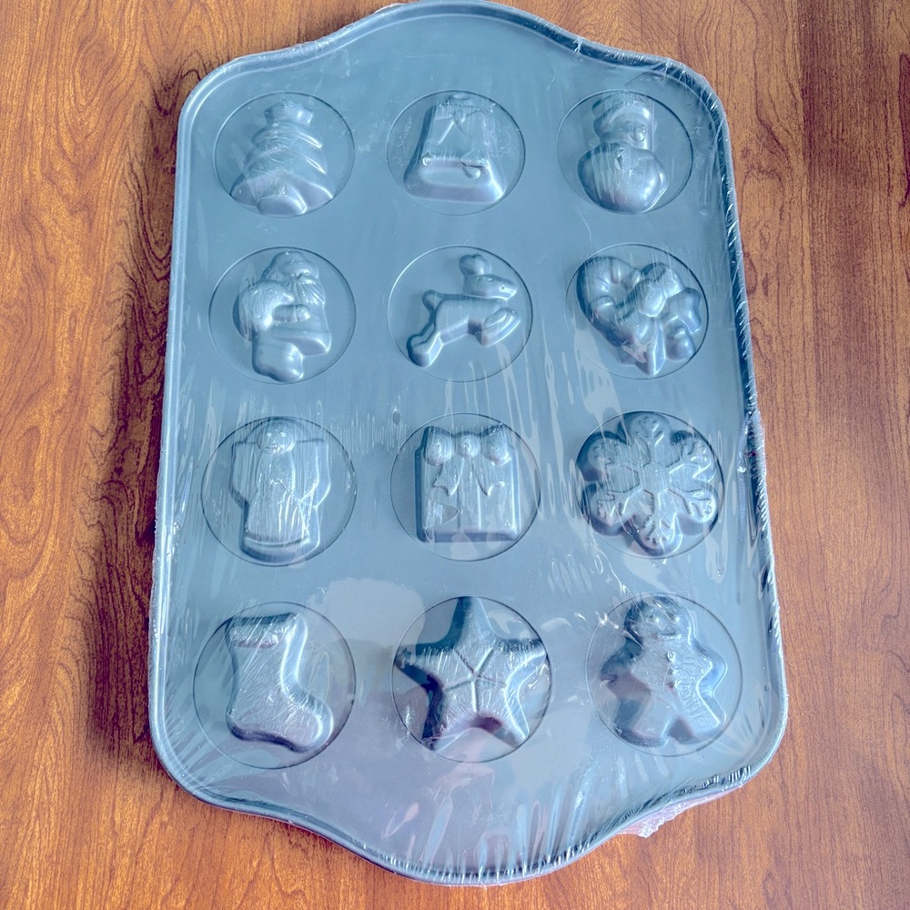 NEW Christmas Cookie Pan - 12 Unique Christmas Cookie Shapes Santa & more!